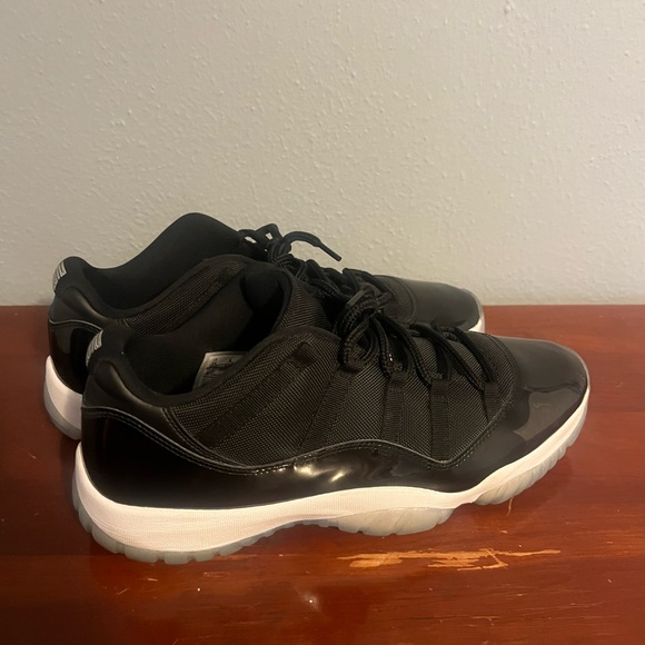 Jordan Black and White Athletic Shoes Air Jordan 11 Retro Space Jam - Picture 3 of 10